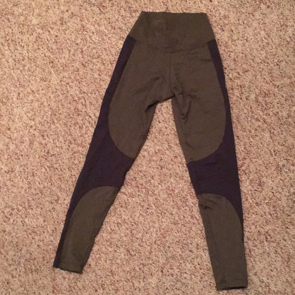 Liquido Active Olive Green leggings